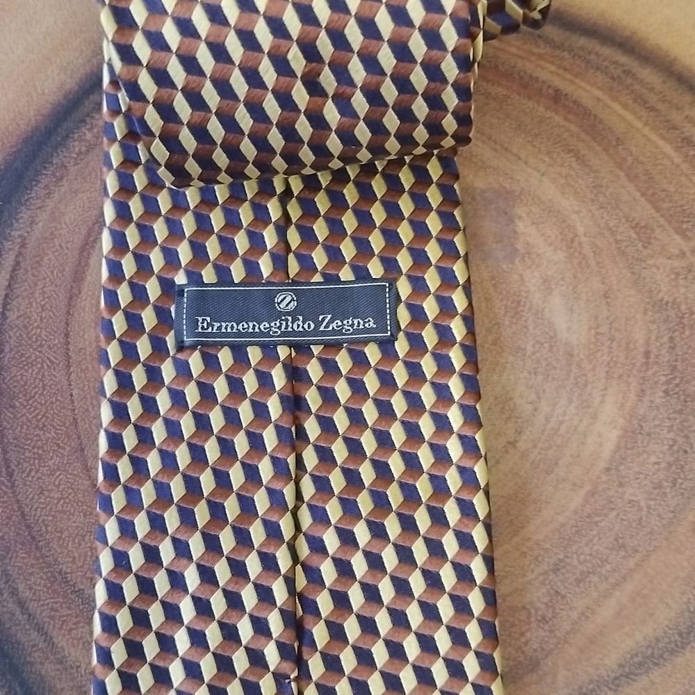 Zegna Geometric Cube Print Gold & Black w/Blue Hues Beautiful Men's Silk Tie - Picture 5 of 7